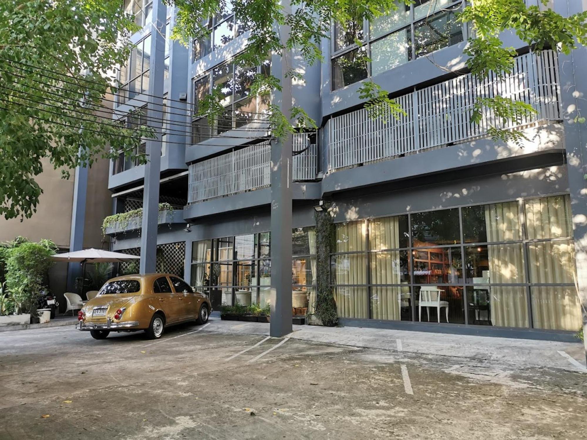 Collection O The Spades Hostel Bangkok Exterior photo