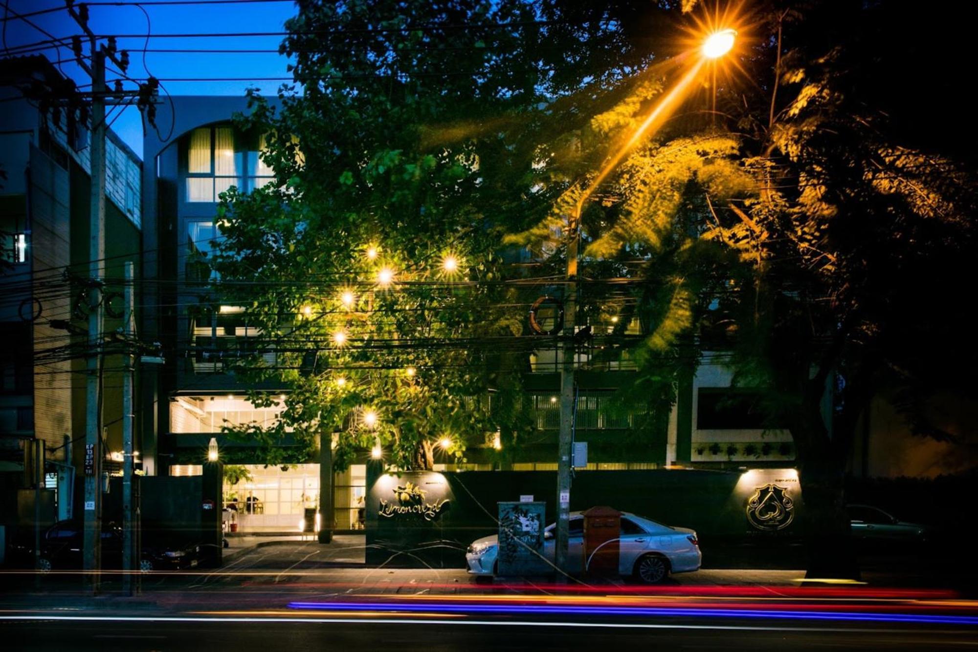 Collection O The Spades Hostel Bangkok Exterior photo
