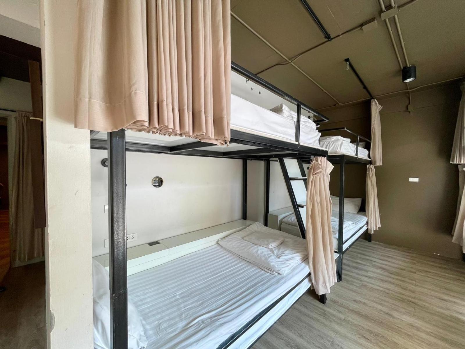 Collection O The Spades Hostel Bangkok Exterior photo