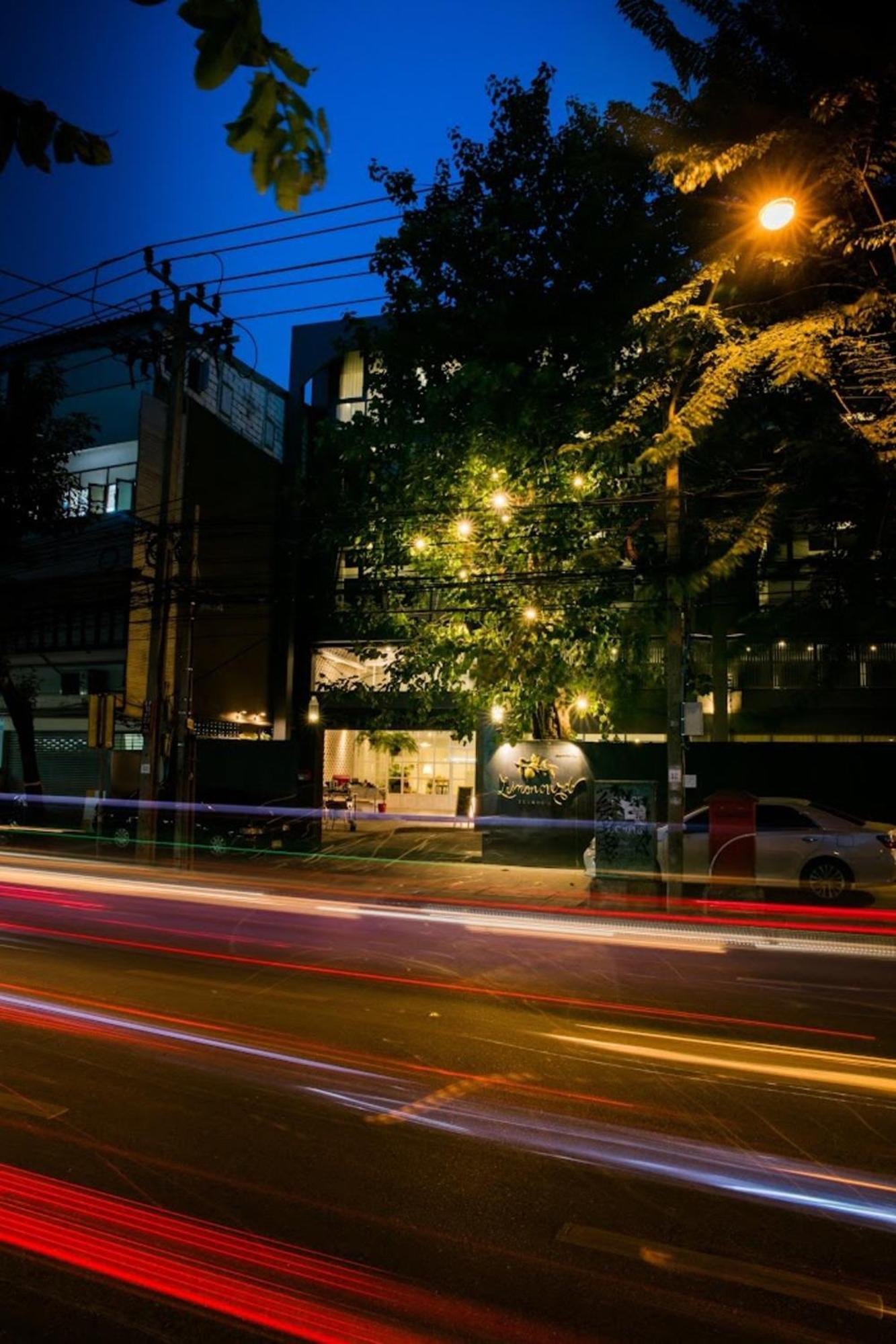 Collection O The Spades Hostel Bangkok Exterior photo