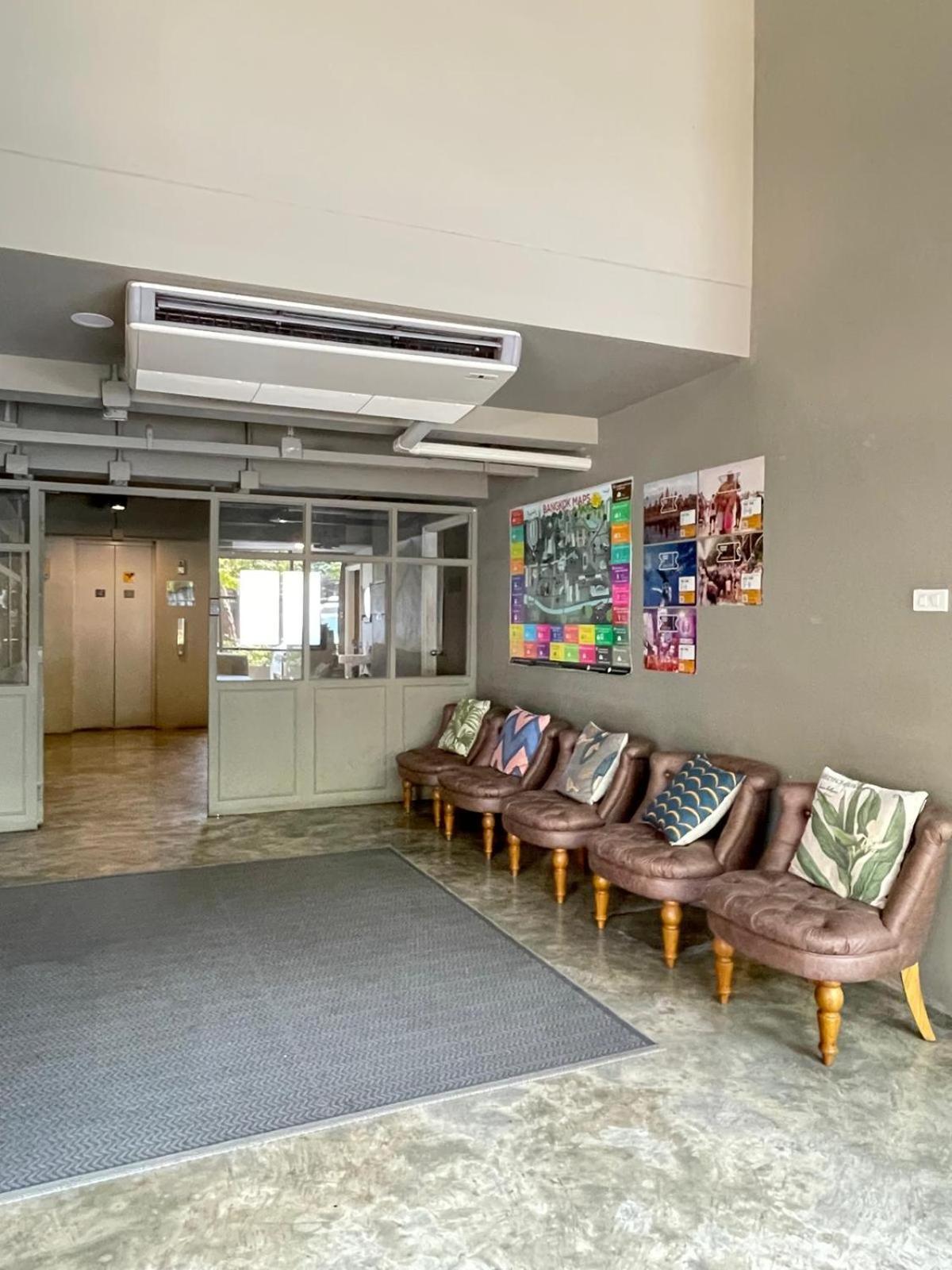 Collection O The Spades Hostel Bangkok Exterior photo
