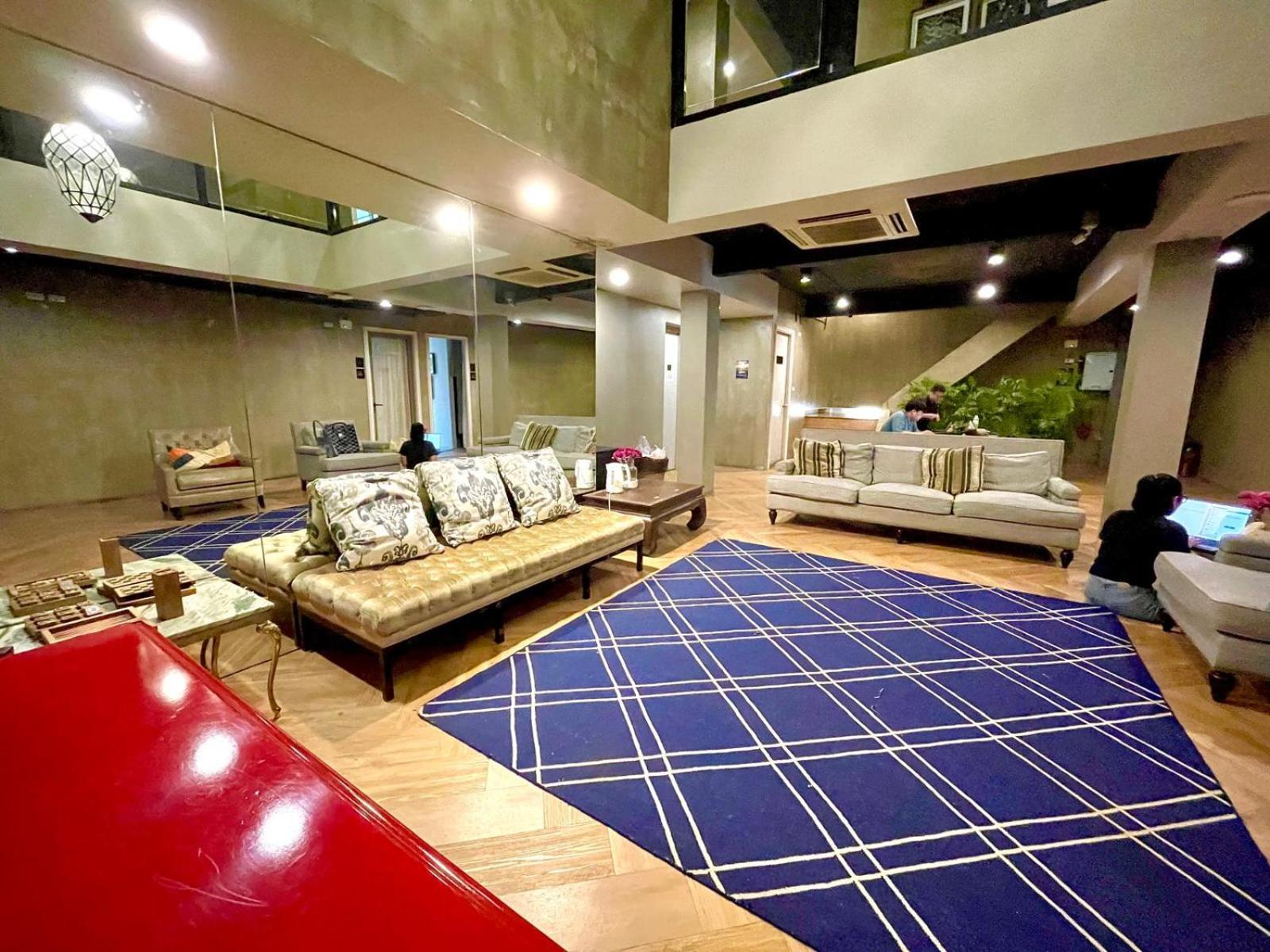 Collection O The Spades Hostel Bangkok Exterior photo