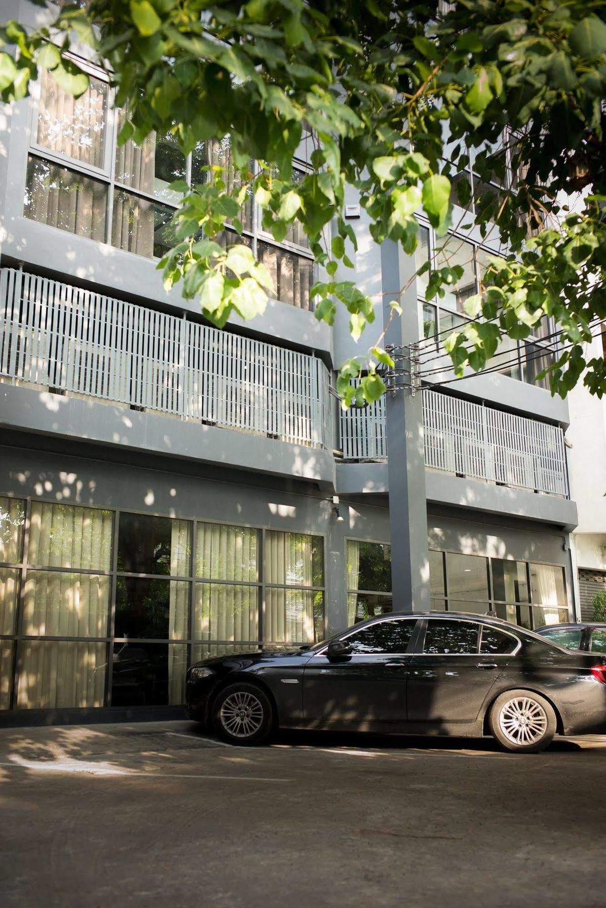 Collection O The Spades Hostel Bangkok Exterior photo